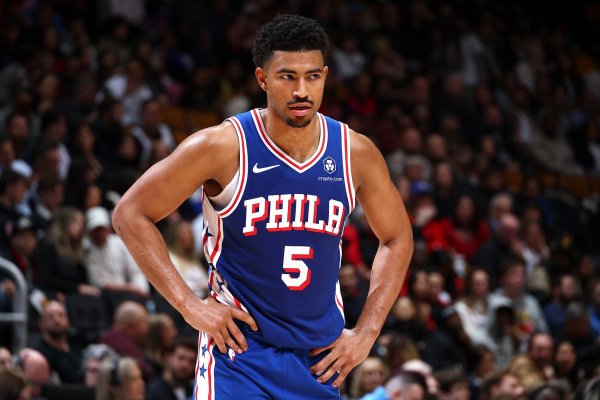 粤有钱 严查雄鹿高管: 能用底薪签特伦特 干嘛花2000万签格莱姆斯呢